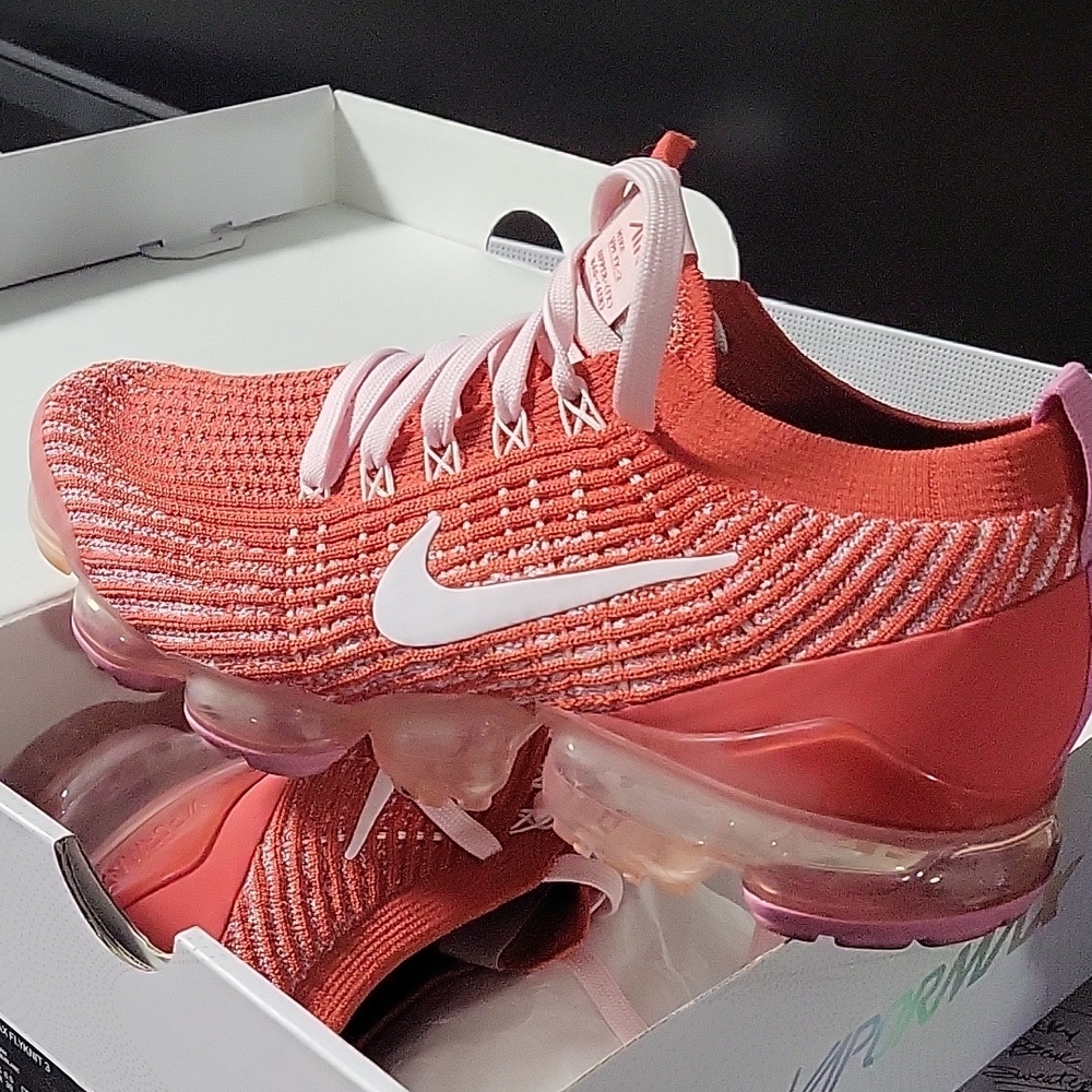 Nike Red Sneakers with Knit Texture and Sleek Design